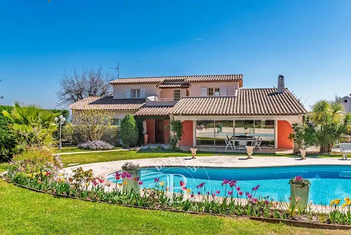 Maison 7 pièces 301 m²