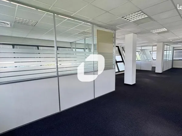 Bureau 564 m²
