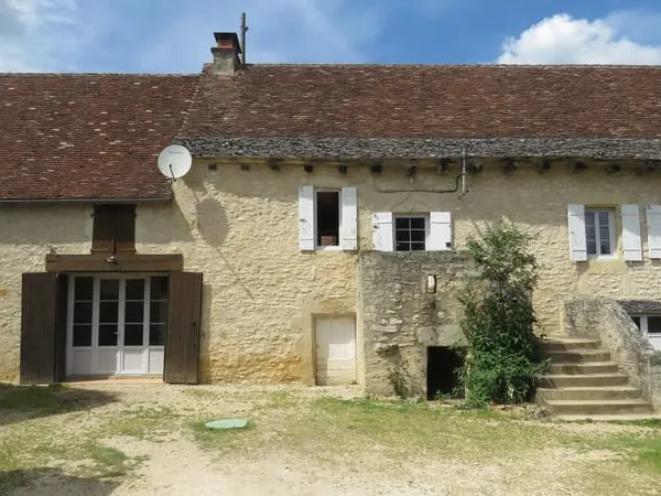 Location non meublée - Maison en pierres (env 111m2) - à la