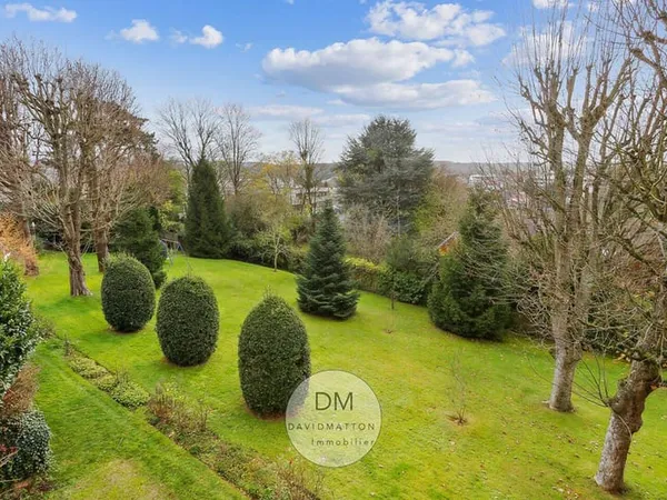 Maison 8 pièces 370 m²
