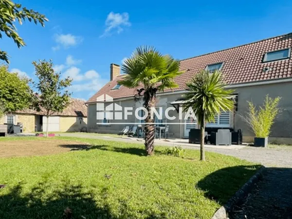 Propriété familiale rénovée avec une maison de 4 chambres + un studio indépendant