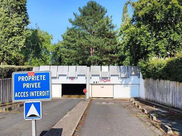 Parking 12 m²