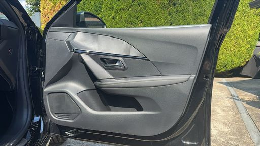 Peugeot 208 1.2 Hybrid 136 e-DSC6 - GT – 2025 – 2859 km – Hybride essence – Boîte Automatique — photo 19