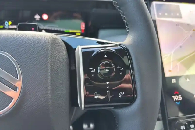 Citroën C5 Aircross hybride rechargeable 195 e-eat7 — photo 56