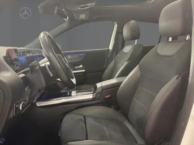 Mercedes Gla 180 d amg line — photo 15