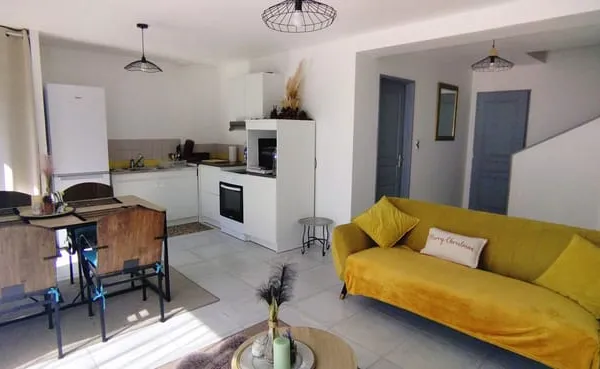 Maison indépendante de 90m2, avec garage et terrain de 240m2