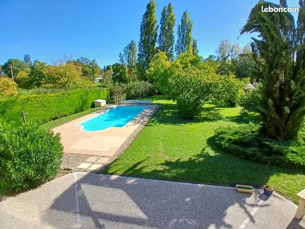 Maison 10 pièces 235 m²