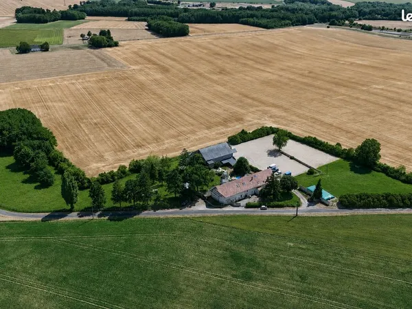 Propriété d'exception avec domaine événementiel 1850 m2 terrain à 1 h 3 0de Paris propriété rare aux