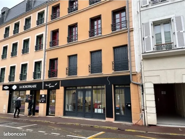 Local commercial à louer à Bougival