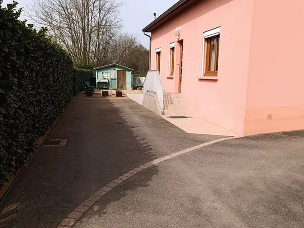 Maison au bord du canal