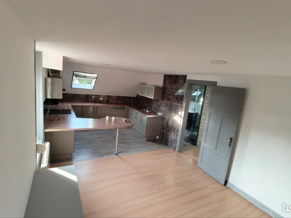 Loue T2/3 sous comble 57 m2