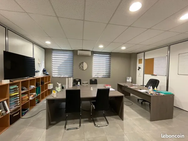 Bureau et espace de travail Vente Blaringhem  200m² 320000€