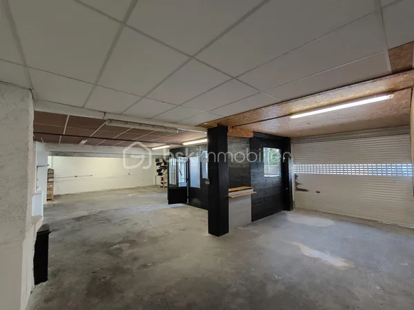 Local 1 pièce 146 m²