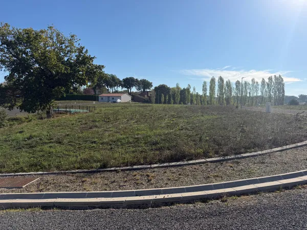 Belle parcelle d'angle viabilisée de 400 m²