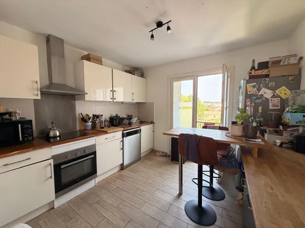 NIMES BEAUSOLEIL Appartement 5 pièces de 90 m2 avec cave et