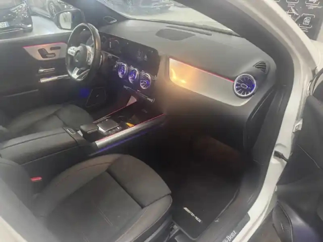 Mercedes Gla 200 d amg line — photo 11