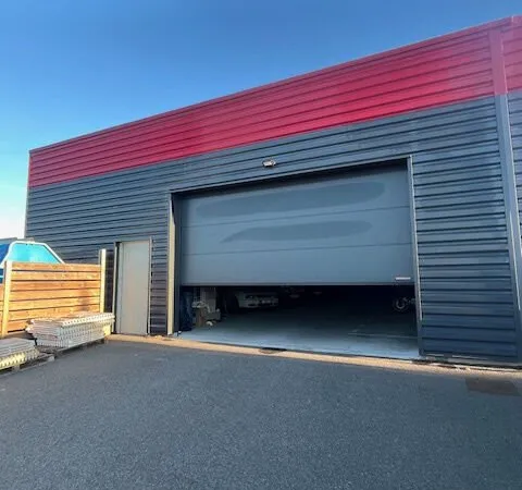 Hangar de 300m2 à L'Isle-Jourdain