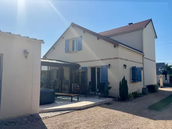 VIARMES Maison de 140 m², beaux volumes