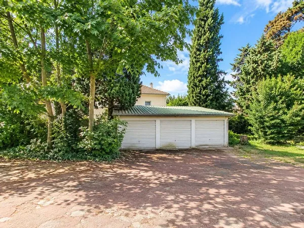 Terrain 274 m²