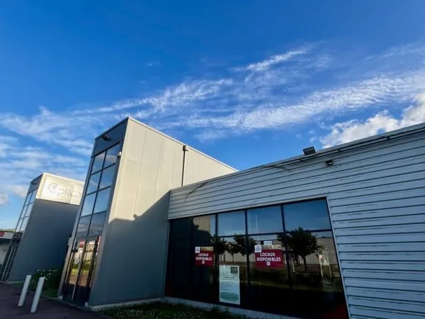 Local commercial 1048 m²