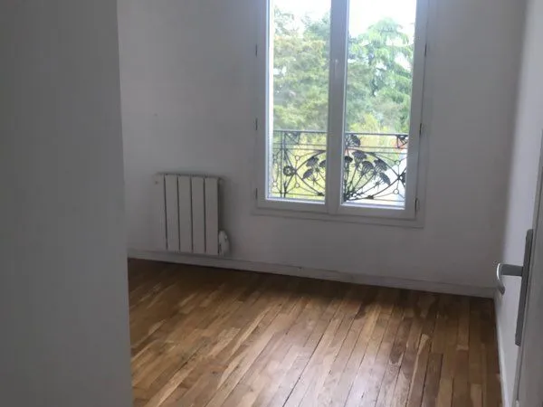 Une place en dortoir uniquement mecs contact only WhatsApp