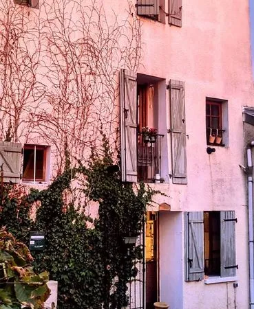 Belle maison de ville avec jardin détaché