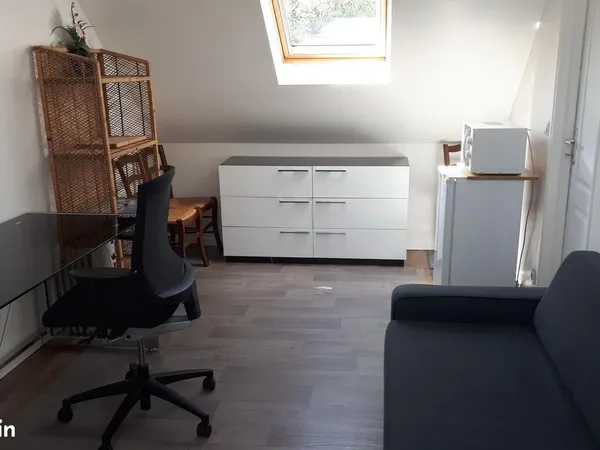 Location grande chambre meublée lumineuse et calme 20 m²