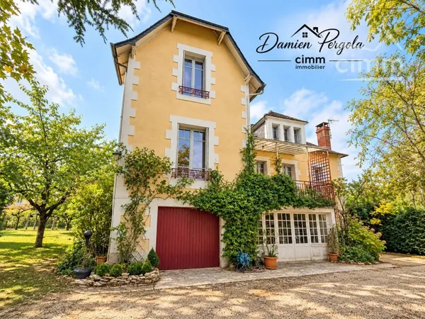 Maison bourgeoise de 161 m² avec 5 chambres, garage et jardin à Terrasson-Lavilledieu