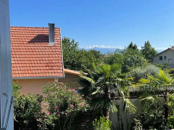 Chambre dans grande maison