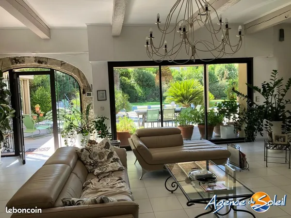 Propriété 6 pièces 300 m²