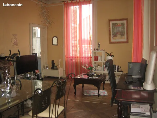 Appartement de 120m2 sur les allées provençales + grenier même superficie hauteur d'homme