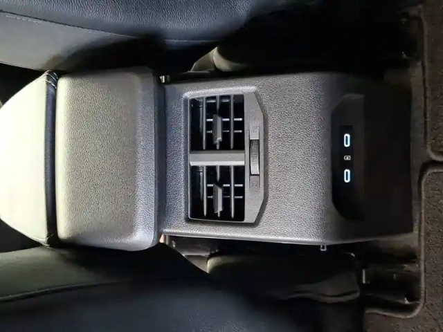 Renault Megane e-tech ev60 220 ch super charge — photo 32
