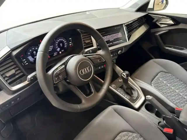 Audi A1 25 tfsi 95 ch s tronic 7 design — photo 9