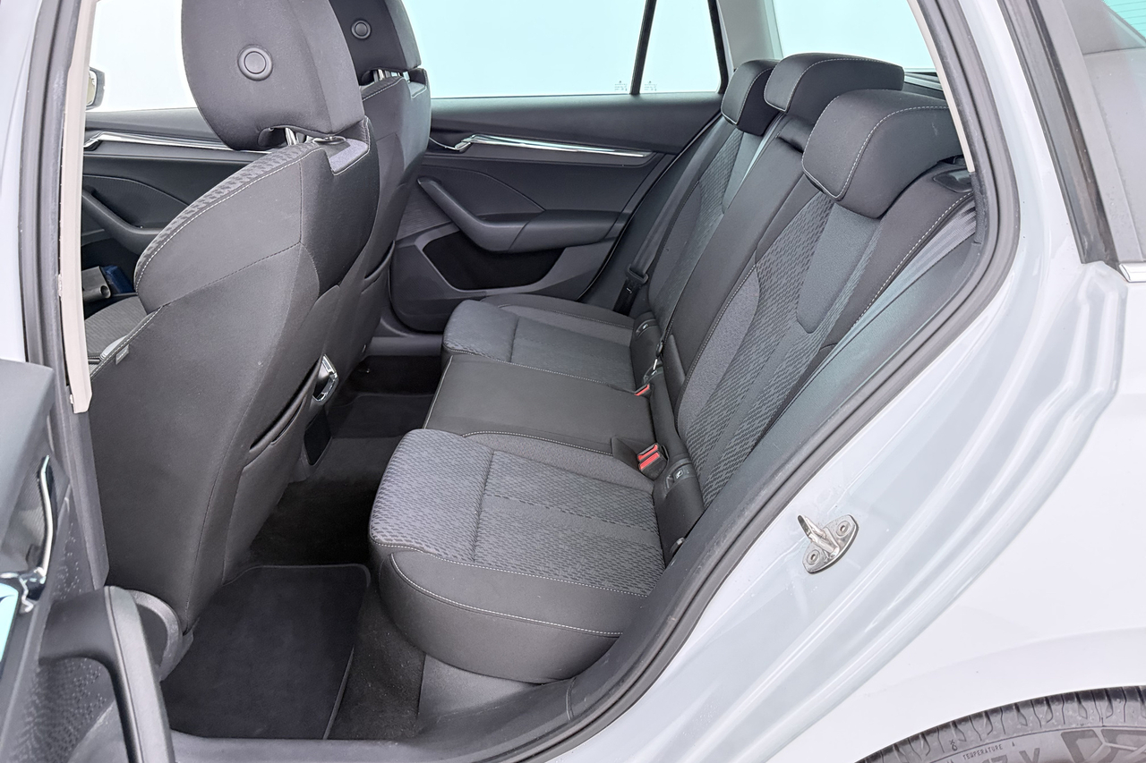 Skoda Octavia Combi — photo 24