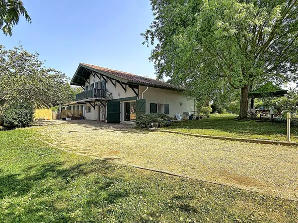 Maison 9 pièces 218 m²