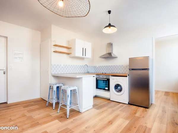 T2 meublé et lumineux de 33 m2 18 Rue des trois Mages 13006