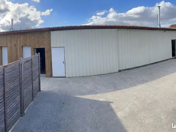 Local d'activité de 300m2 à 15min du périph de Nantes