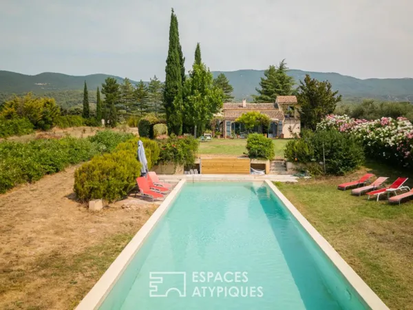 Bastide provençale au pied du Luberon