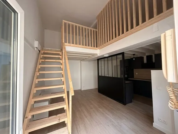 Duplex rénové de 55m2 avec mezzanine Centre-ville de Reims