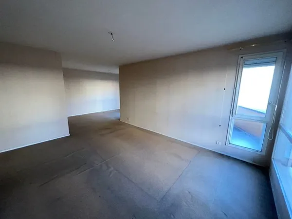 MOULINS CENTE APPARTEMENT F3 BIS 75 M² AVEC PARKING