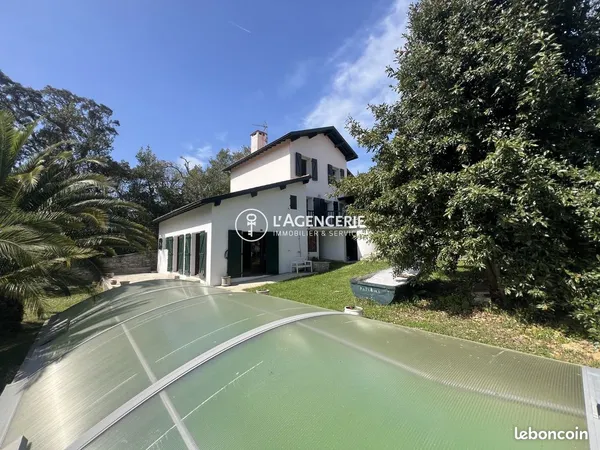 Propriété 7 pièces 238 m²