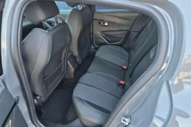Peugeot 208 electrique 50 kwh 136ch — photo 36