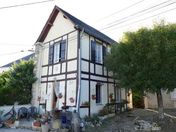A vendre, petite maison a colombage T4 avec terrain non attenant