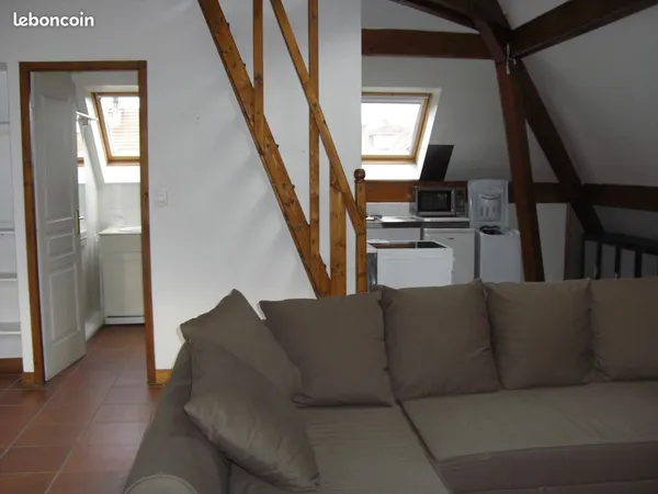 Location Duplex Mansardé Annecy Quartier LES FINS Proche de tous commerces 15minutes à pieds du cent
