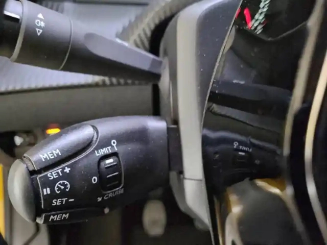 Peugeot 208 puretech 75 s&amp;s bvm5 — photo 56