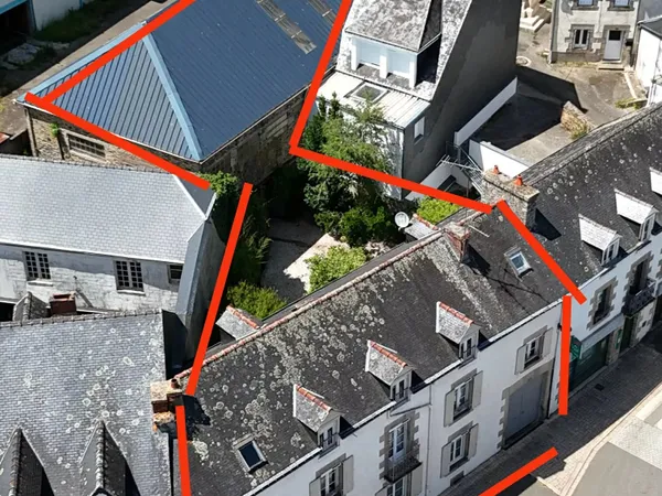 ROHAN - GRANDE MAISON DE CARACTÈRE 200 M² - 6/7 CHAMBRES AINSI QU'UN HANGAR DE 200 M²