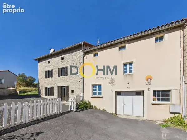 maison en pierre 123m2, avec dépendances sur terrain clos.