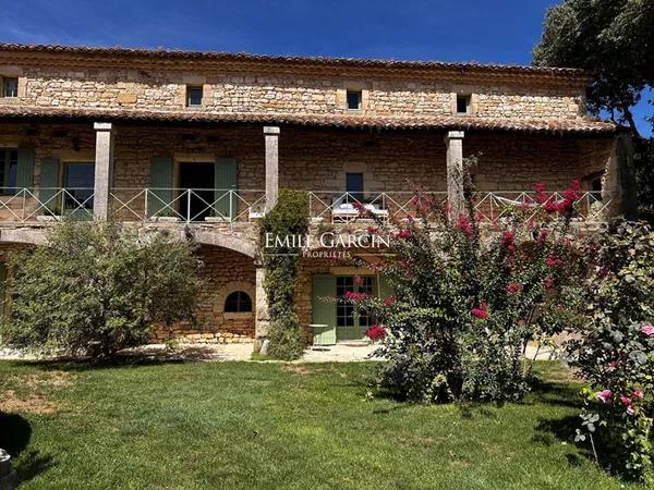 A 5km d'Uzès, Maison de village du XVIII avec jardin, piscine et dépendances
