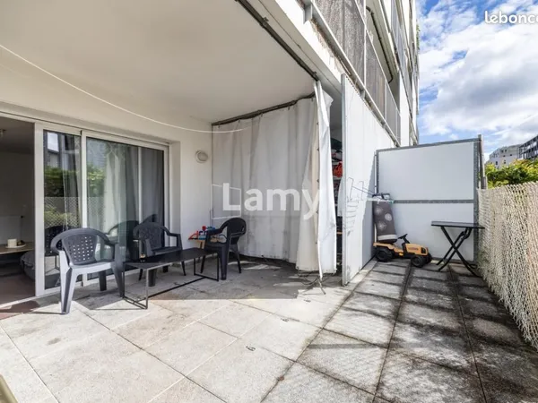 Parking 63 m²
