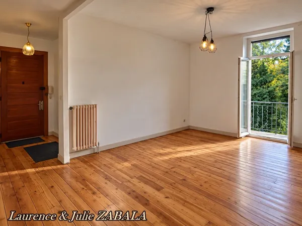 Appartement de charme en plein coeur de la ville avec stationnement privatif